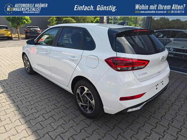 Hyundai i30 Family HB 1.6 GO*Navi*LED*Shzg*Lhzg*PDC*Cam*16Zoll* 