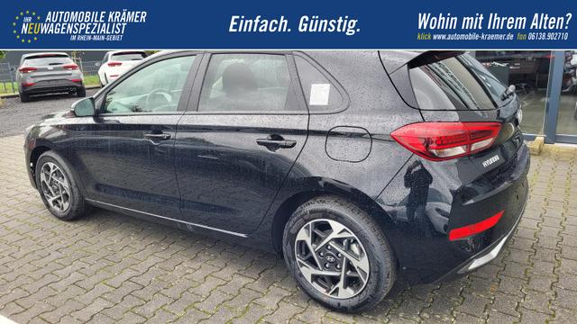 Hyundai i30 Family HB GO*Navi*LED*Shzg*Lhzg*PDC*Cam*16Zoll* 