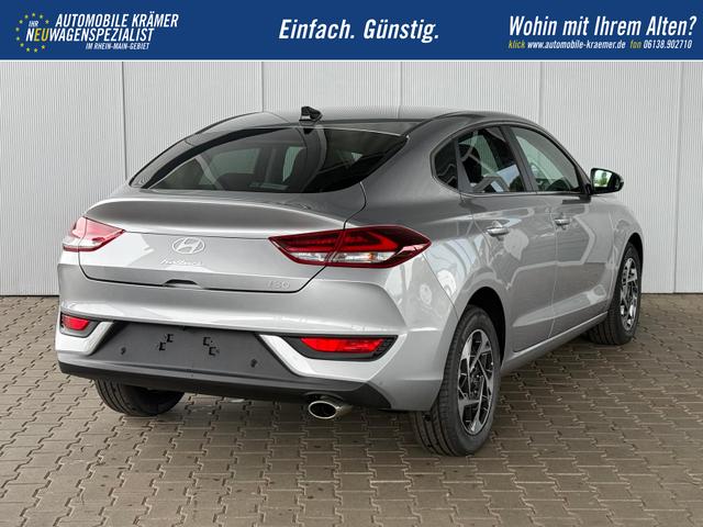 Hyundai i30 Fastback E-Motion 1.5 T-GDi mHev / Navi PDC V.&H + Kamera LED m.Kurvenl./ Sitz Lenkradheizung Klimaautom./ Alu 16" 
