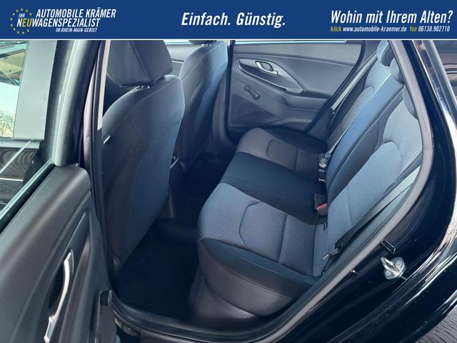 Hyundai i30 Kombi Comfort 1.5 GDI 95PS 6MT Navi / PDC V&H. m. Kamera LED Nebel 15'' LM 