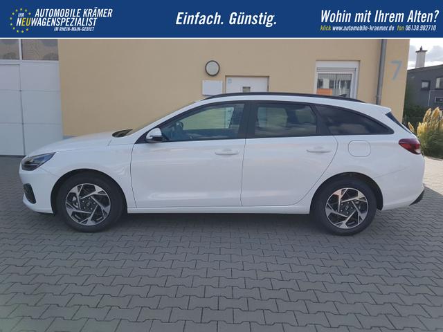Hyundai / i30 Kombi / Weiß / Smart / / 