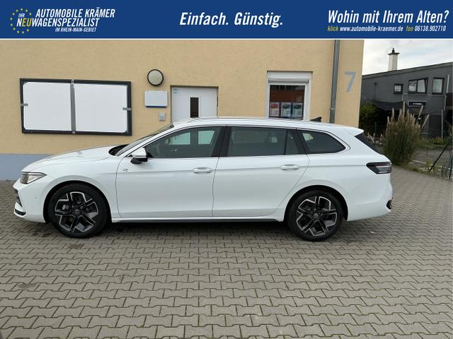 Volkswagen / Passat Variant / Wei&szlig; / R-Line / Pure White / , Beispielbilder, ggf. teilweise mit Sonderausstattung