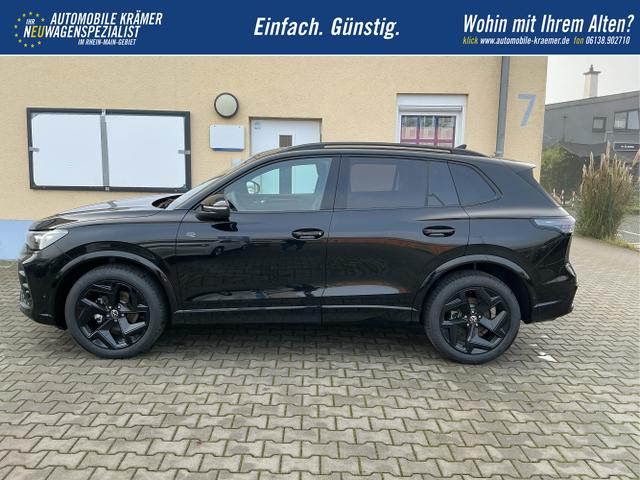 Volkswagen / Tiguan / Schwarz / R-Line / Deep Black Perleffekt / , Beispielbilder, ggf. teilweise mit Sonderausstattung