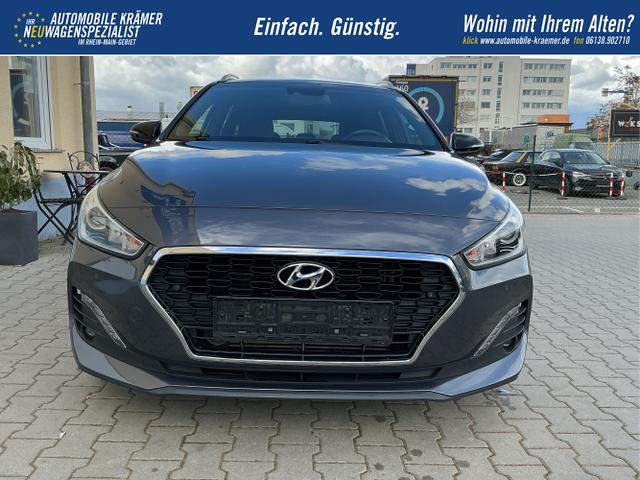 Hyundai / i30 Kombi / Grau / / / GO! NAVI Klimaauto Kamera SHZ 8 fach Bereift 