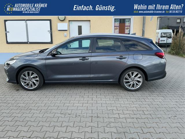 Hyundai / i30 Kombi / Grau / / / GO! NAVI Klimaauto Kamera SHZ 8 fach Bereift 