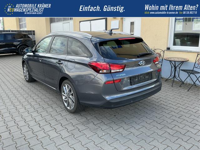 Hyundai / i30 Kombi / Grau / / / GO! NAVI Klimaauto Kamera SHZ 8 fach Bereift 