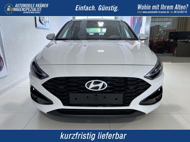 Hyundai i30 - GO 1.0 T-GDI 73 kW (100 PS) 2-Zonen-Klimaautomatik, Einparkhilfe vorne und hinten, R&uuml;ckfahrkamera, LED-Scheinwerfer, Sitzheizung, Lenkradheizung, Navigationssystem, Radio mit DAB, Apple CarPlay, Android Auto, 16 Zoll Leichtmetallfelgen, uvm.