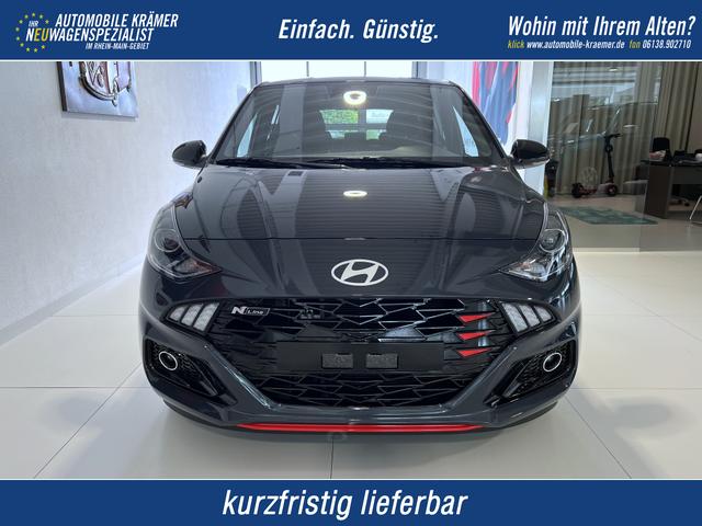 Hyundai i10 - N Line 1.0 T-GDI 66 kW (90 PS) Line-Interieur-Paket, Lenkradheizung, Sitzheizung, Klimaautomatik, Radio, DAB, Apple CarPlay, Android Auto, Navigationssystem, R&uuml;ckfahrkamera, Verkehrszeichenerkennung, Tempomat, 16 Zoll Leichtmetallfelgen, uvm.