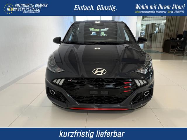 Hyundai i10 - N Line 1.0 T-GDI 66 kW (90 PS) Line-Interieur-Paket, Lenkradheizung, Sitzheizung, Klimaautomatik, Radio, DAB, Apple CarPlay, Android Auto, Navigationssystem, R&uuml;ckfahrkamera, Verkehrszeichenerkennung, Tempomat, 16 Zoll Leichtmetallfelgen, uvm.