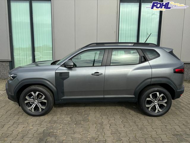 Dacia Duster Extreme 1.8 HYBRID 155 (Benzin/Elektro) AUTOMATIK, 17" Alufelgen "TERGAN", Klimaautomatik, Hands-free, Rückfahrkamera, Parksensoren hinten, LED-Scheinwerfer, Radio 10" + Smartphone-Spiegelung, Abgedunkelte Scheiben, Nebelscheinwerfer, Armlehne, Dachreling, Tempo 