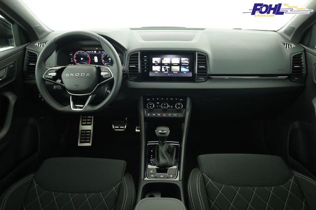 Skoda Karoq Sportline 1.5 TSI DSG Sportline, AHK, Navi, CANTON, Matrix, AreaView, Side, Kamera, el. Klappe, FS-beheizbar 
