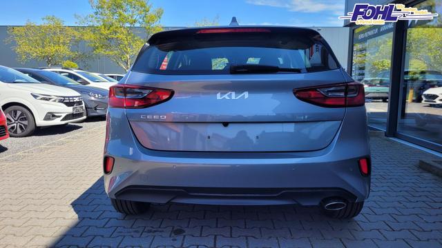 Kia Ceed Silver 1.5 Silver*Navi*Shzg*Lhzg*PDC*Cam*16Zoll* 