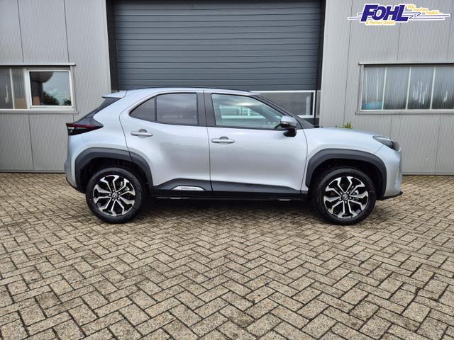 Toyota Yaris Cross 1.5VVT-iE 130PS Automatik Teamplayer Klimaautomatik Sitzheizung Lenkradheizung PDC v+h R&uuml;ckf.Kamera 17-LM abged.Scheiben 2xKeyless DAB+ Bluetooth Touchscreen Apple CarPlay Android Auto 