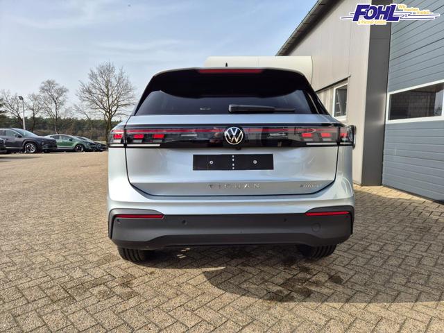 Volkswagen Tiguan Life 1,5 l eHybrid OPF 204PS DSG Design Paket "Dark" LED-Plus-Scheinw. elektr. Heckklappe Sitzheizung v+h Lenkradheizung Frontscheibe beheizb. R&uuml;ckf.Kamera Klimaautomatik VW-Radio Bluetooth wireless Apple CarPlay + Android Auto PDC ACC 2xKeyl 