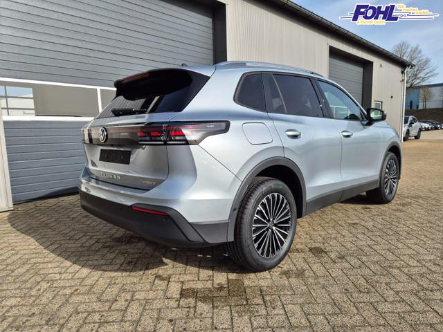 Volkswagen Tiguan Life 1,5 l eHybrid OPF 204PS DSG Design Paket "Dark" LED-Plus-Scheinw. elektr. Heckklappe Sitzheizung v+h Lenkradheizung Frontscheibe beheizb. R&uuml;ckf.Kamera Klimaautomatik VW-Radio Bluetooth wireless Apple CarPlay + Android Auto PDC ACC 2xKeyl 