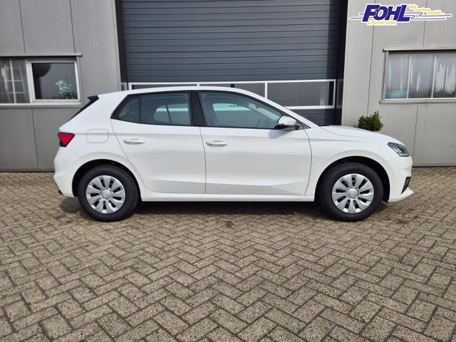 Skoda Fabia 1.0 TSI 95PS Selection 5-t&uuml;rig R&uuml;ckf.Kamera Parksensoren Sitzheizung Multifunktionslenkrad Klima Skoda-Radio Bluetooth Touchscreen Tempomat Nebelsch. Apple CarPlay + Android Auto 