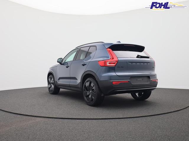 Volvo XC40 2.0 Black Edition Plus B4 Mild-Hybrid 197PS Automatik elektr. PanoDach R&uuml;ckf.Kamera PDC v+h ACC el.Heckklappe Harman/Kardon-Sound Klimaautomatik Sitzheizung Lenkradheizung Apple CarPlay Android Auto 20-LM 