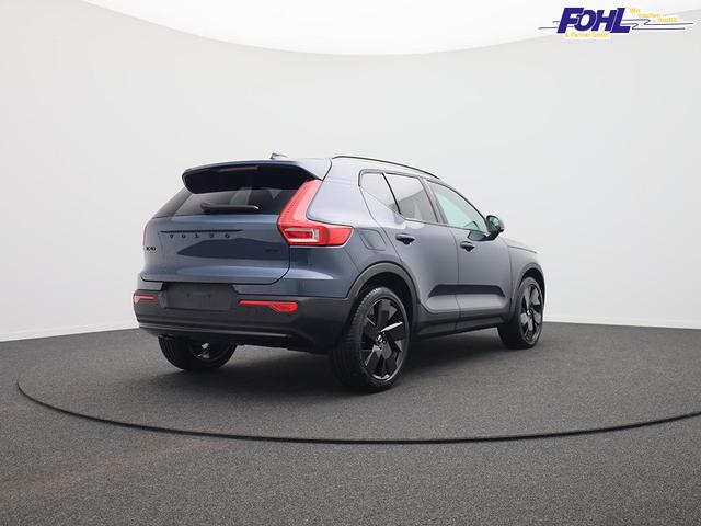 Volvo XC40 2.0 Black Edition Plus B4 Mild-Hybrid 197PS Automatik elektr. PanoDach R&uuml;ckf.Kamera PDC v+h ACC el.Heckklappe Harman/Kardon-Sound Klimaautomatik Sitzheizung Lenkradheizung Apple CarPlay Android Auto 20-LM 