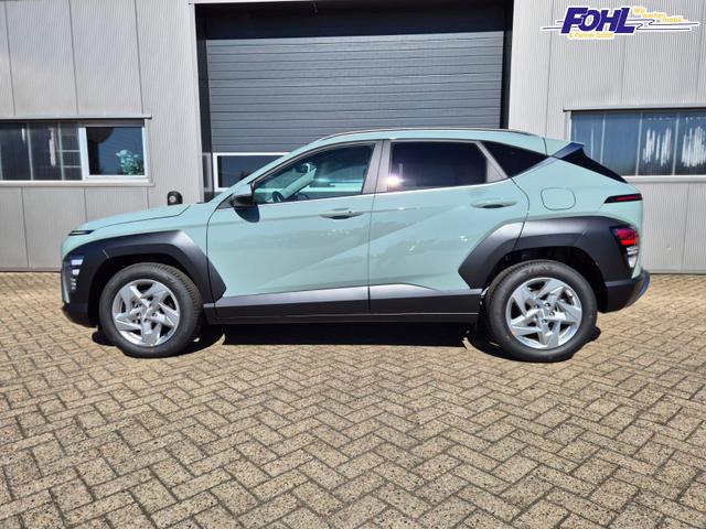 Hyundai KONA Trend 1.6 T-GDI 150PS Automatik MY2026 Voll-LED-Projektionsscheinw. mit LED-Lichtband Sitzheizung v+h Lenkradheizung ACC Klimaautomatik Navi Touchscreen DAB+ Apple CarPlay + Android Auto PDC R&uuml;ckf.Kamera 2xKeyless 17-LM 