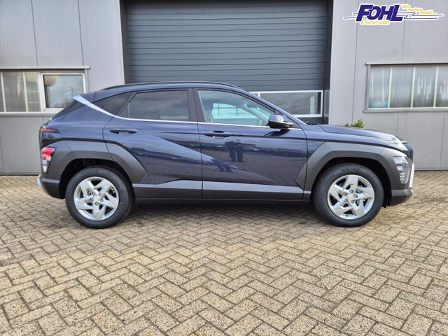 Hyundai KONA Trend 1.6 T-GDI 150PS Automatik MY2026 Voll-LED-Projektionsscheinw. mit LED-Lichtband Sitzheizung v+h Lenkradheizung ACC Klimaautomatik Navi Touchscreen DAB+ Apple CarPlay + Android Auto PDC R&uuml;ckf.Kamera 2xKeyless 17-LM 