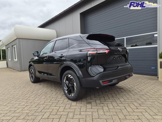 Nissan Qashqai 1.3 DIG-T MHEV 158 PS X-Tronic N-Connecta Teil-Leder PanoGlasdach Klimaautomatik Sitzheizung Lenkradheizung Navi ACC PDC v+h 360&deg;Kamera DAB Bluetooth Touchscreen Apple CarPlay Android Auto 18"LM 