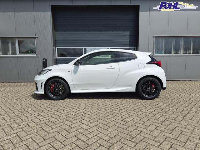 Toyota GR Yaris 1.6 Turbo 280PS Automatik 4x4 High Performance BBS Felgen Klimaautomatik Lenkradheizung Sitzheizung JBL Premiumsound Navi Bluetooth DAB Apple CarPlay Android Auto2x Keyless R&uuml;ckf.Kamera PDC v+h ACC 18-LM 