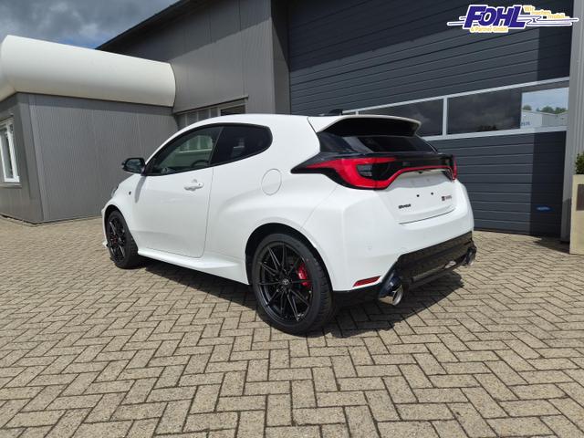 Toyota GR Yaris 1.6 Turbo 280PS Automatik 4x4 High Performance BBS Felgen Klimaautomatik Lenkradheizung Sitzheizung JBL Premiumsound Navi Bluetooth DAB Apple CarPlay Android Auto2x Keyless R&uuml;ckf.Kamera PDC v+h ACC 18-LM 