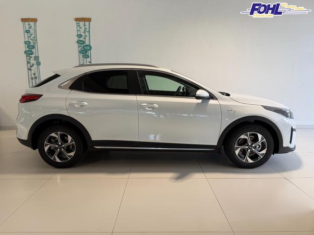 KIA XCEED Deluxe White