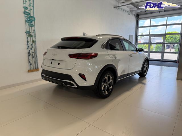 KIA XCEED Deluxe White