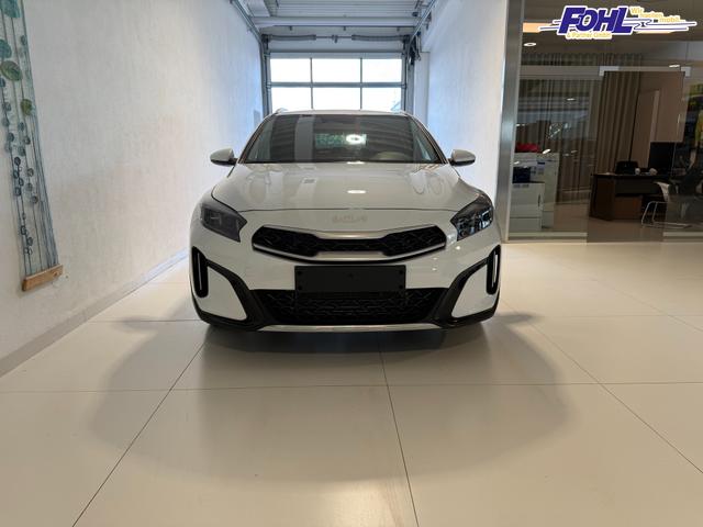 KIA XCEED Deluxe White