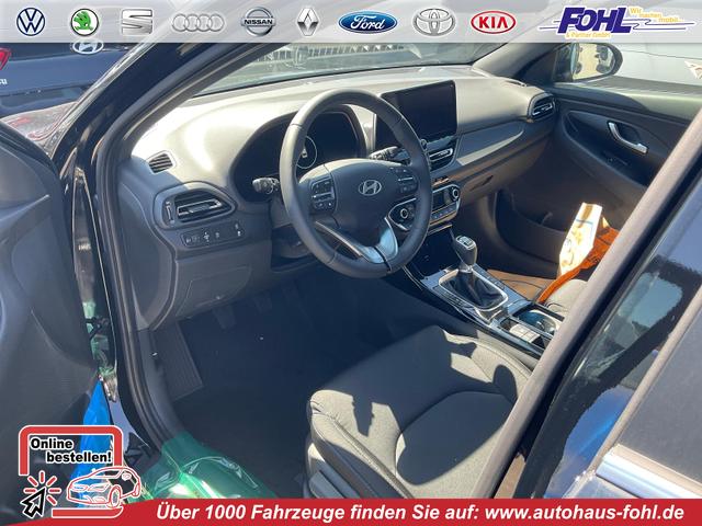 Hyundai i30 Kombi - 1.5 T-GDI Family, Navi, Side, Winter, 17-Zoll, Klimaautomatik