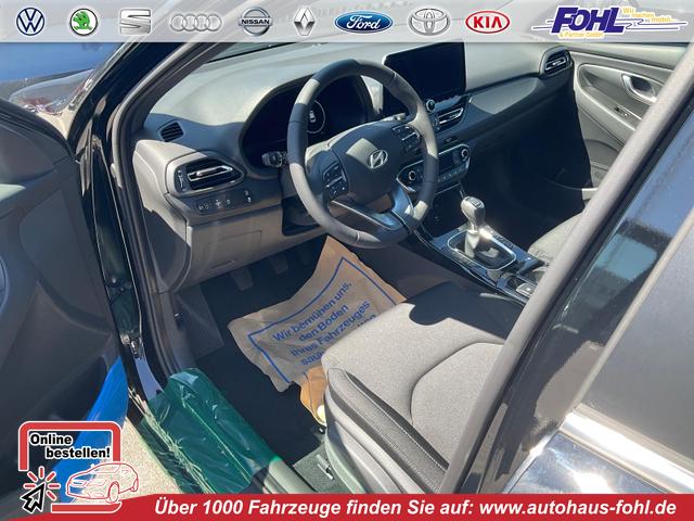 Hyundai i30 Kombi - 1.5 T-GDI Family, Navi, Side, Winter, 17-Zoll, Klimaautomatik