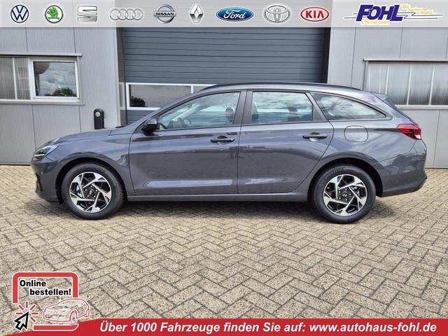 Hyundai i30 Kombi - 1.0 T-GDI 100PS Automatik AbstandsTempomat Toter-Winkel-Assistent Sitzheizung Lenkradheizung Klimaautomatik Navi 10,25"-Touchscreen DAB+ wireless Apple CarPlay + Android Auto PDC v+h Rückf.Kamera 16-LM