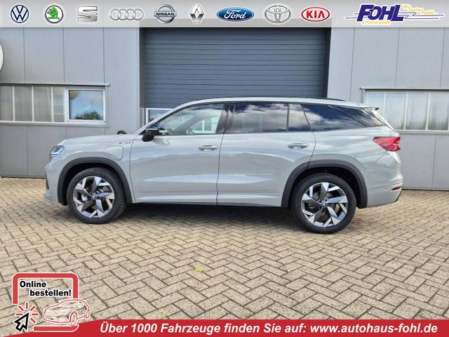 Skoda Kodiaq - Sportline 1.5 TSI 204PS PHEV DSG schwenkb. AHK elektr. PanoDach HUD Alcantara PDC v+h 360&deg;Kamera CANTON Sound Klimaautomatik Sitzheizung Lenkradheizung Navi Apple CarPlay Android Auto 2xKeyless 19"LM vollelektr. Reichweite 116KM