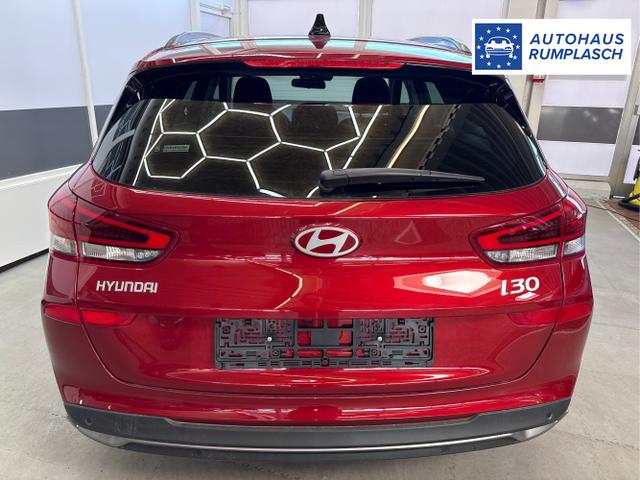 Hyundai / i30 / Rot / / / EDITION NAVI SHZ KLIMAAUTOMATIK RFK LED PDC v+h