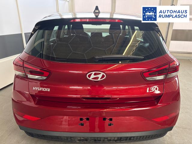 Hyundai / i30 / Rot / / / NAVI LED RFK PDC