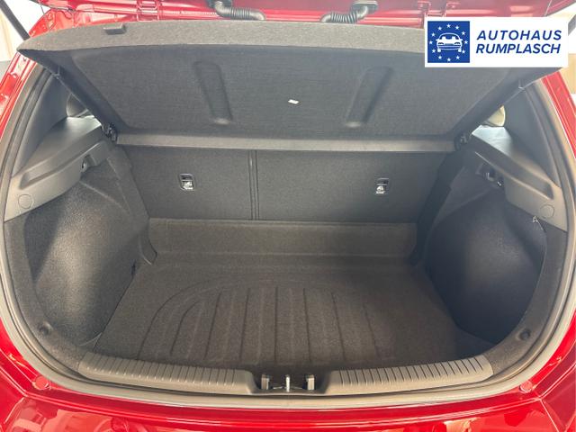 Hyundai / i30 / Rot / / / NAVI LED RFK PDC