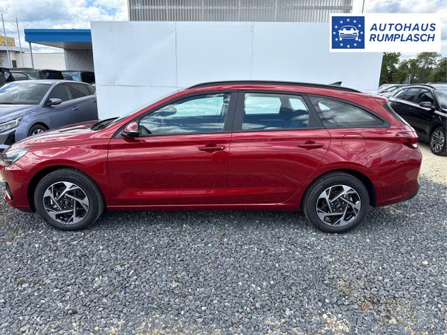 Hyundai / i30 / Rot / / / NAVI SHZ RFK PDC v+h 