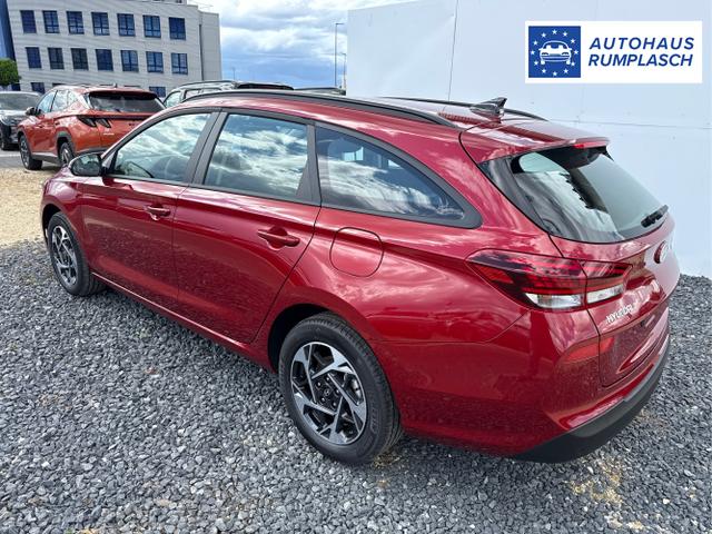 Hyundai / i30 / Rot / / / NAVI SHZ RFK PDC v+h 