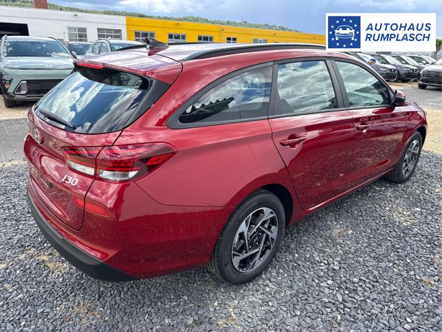 Hyundai / i30 / Rot / / / NAVI SHZ RFK PDC v+h 