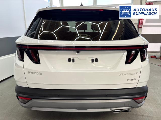 Hyundai / TUCSON / Weiß / / / PANO SHZ v+h 18 ALU