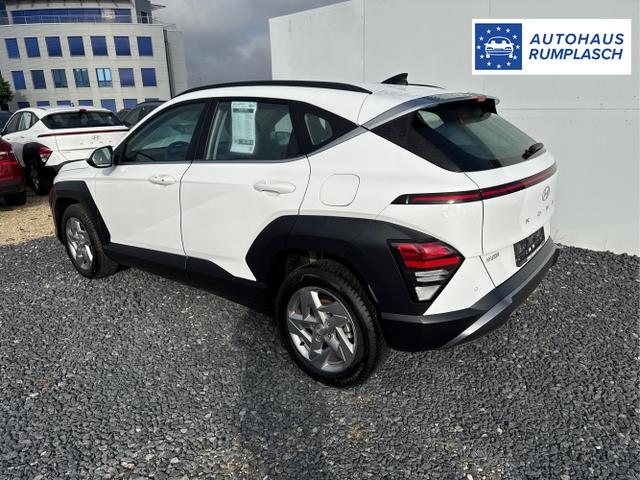 Hyundai / KONA / Weiß / / / DCT 198PS NAVI SHZ ACC PDC v+h 