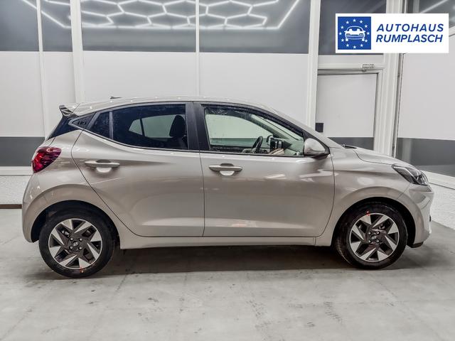 Hyundai i10 PREMIUM AUT SHZ KLIMAAUTOMATIK AMBIENTE ALU RFK PDC NAVI 