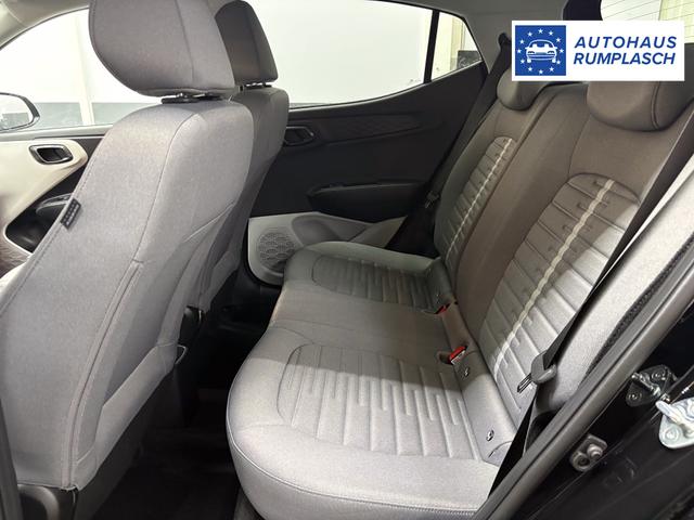 Hyundai i10 PREMIUM AUT SHZ KLIMAAUTOMATIK AMBIENTE ALU RFK PDC NAVI 