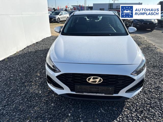 Hyundai / i30 / Wei&szlig; / / / STYLE NAVI LED RFK PDC 