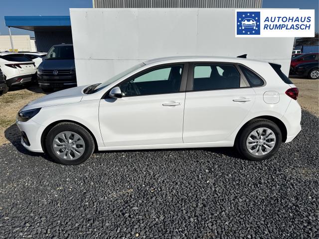 Hyundai / i30 / Wei&szlig; / / / STYLE NAVI LED RFK PDC 