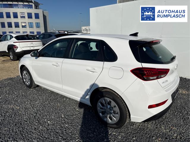 Hyundai / i30 / Wei&szlig; / / / STYLE NAVI LED RFK PDC 