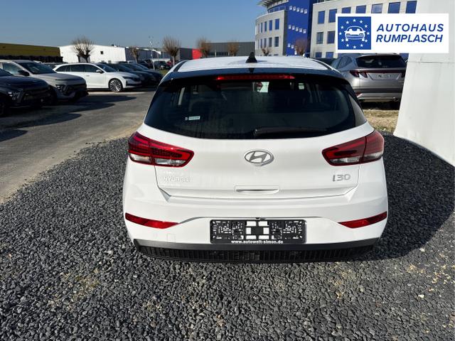 Hyundai / i30 / Wei&szlig; / / / STYLE NAVI LED RFK PDC 