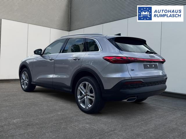 Audi / Q5 / Silber / / / AHK+NAVI+LED+SHZ+PDC