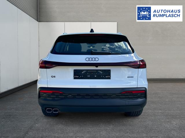 Audi / Q5 / Weiß / / / QUATTRO AHK+NAVI+LED+SHZ+PDC